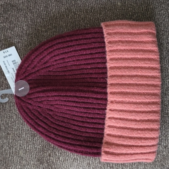 MIXIT BRAND WOMEN'S BURGUNDY & MAUVE STOCKING CAP HAT SIZE ONE SIZE FITS MOST - Picture 1 of 5